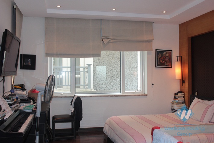 High quality apartment with lake view for lease in Xuan Dieu street, Tay Ho, hanoi